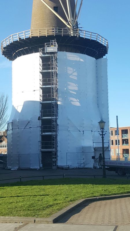 Molen met krimpfolie